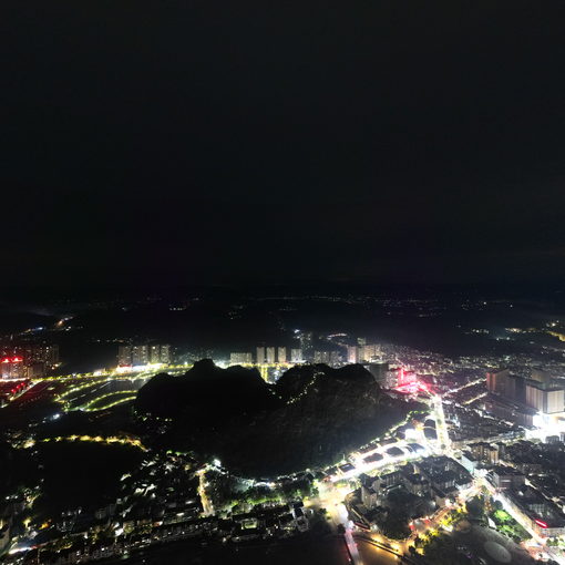 六峰夜景