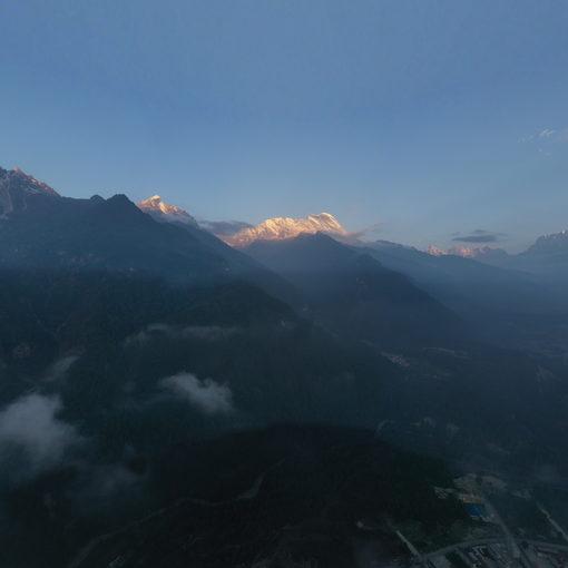 日照金山