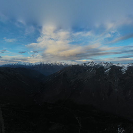 贡嘎雪山